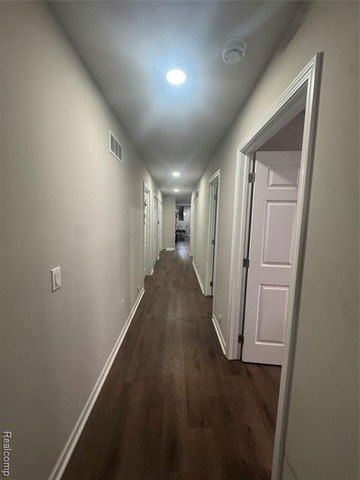 15610 Juliana Avenue. Eastpointe, MI 48021