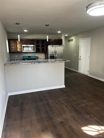 21811 Elmwood Avenue. Eastpointe, MI 48021