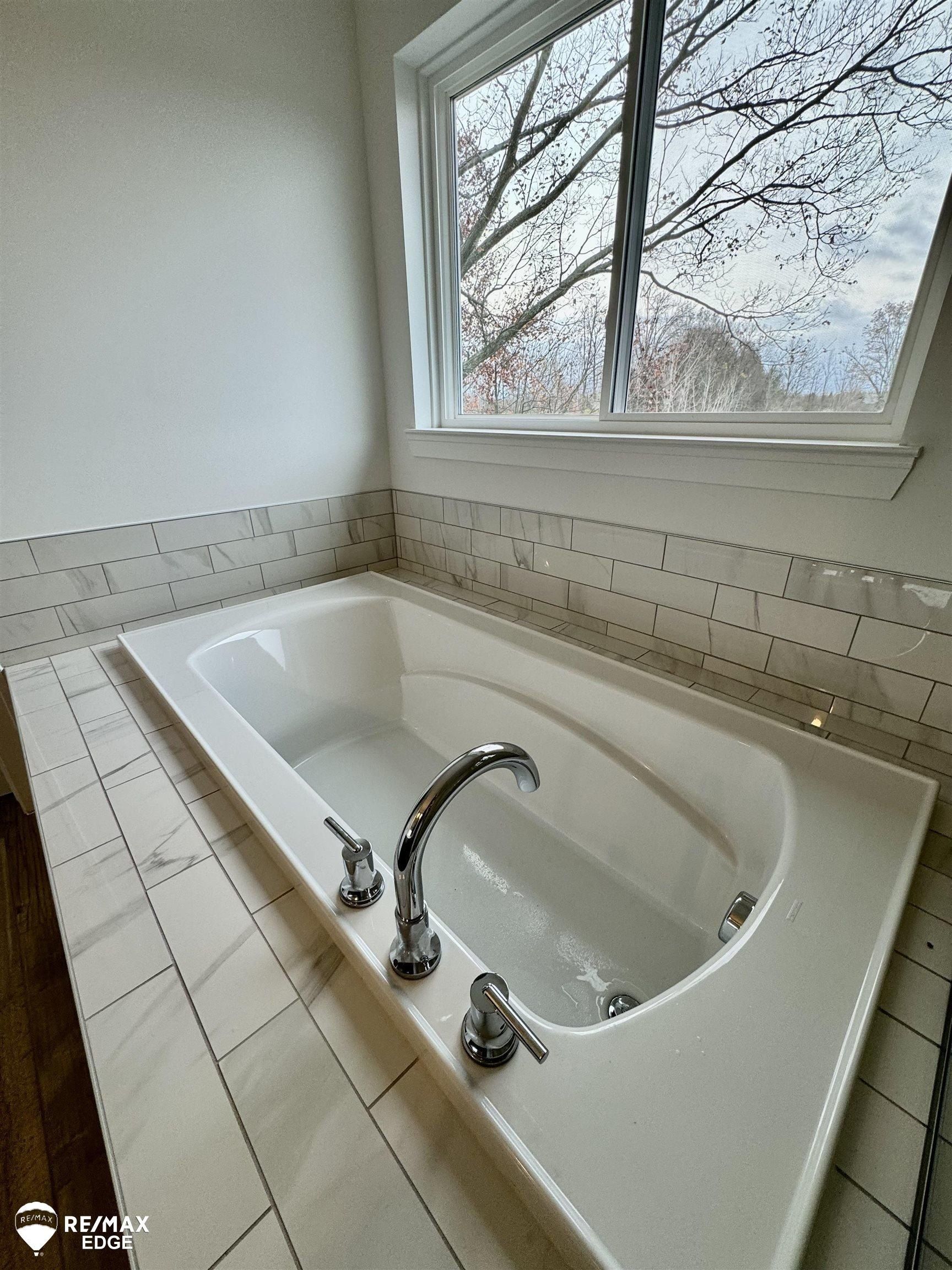 8092 Peninsula. Grand Blanc, MI 48439