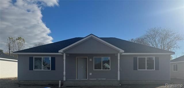 23268 Wellington Avenue. Warren, MI 48089