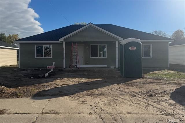 23272 Wellington Avenue. Warren, MI 48089