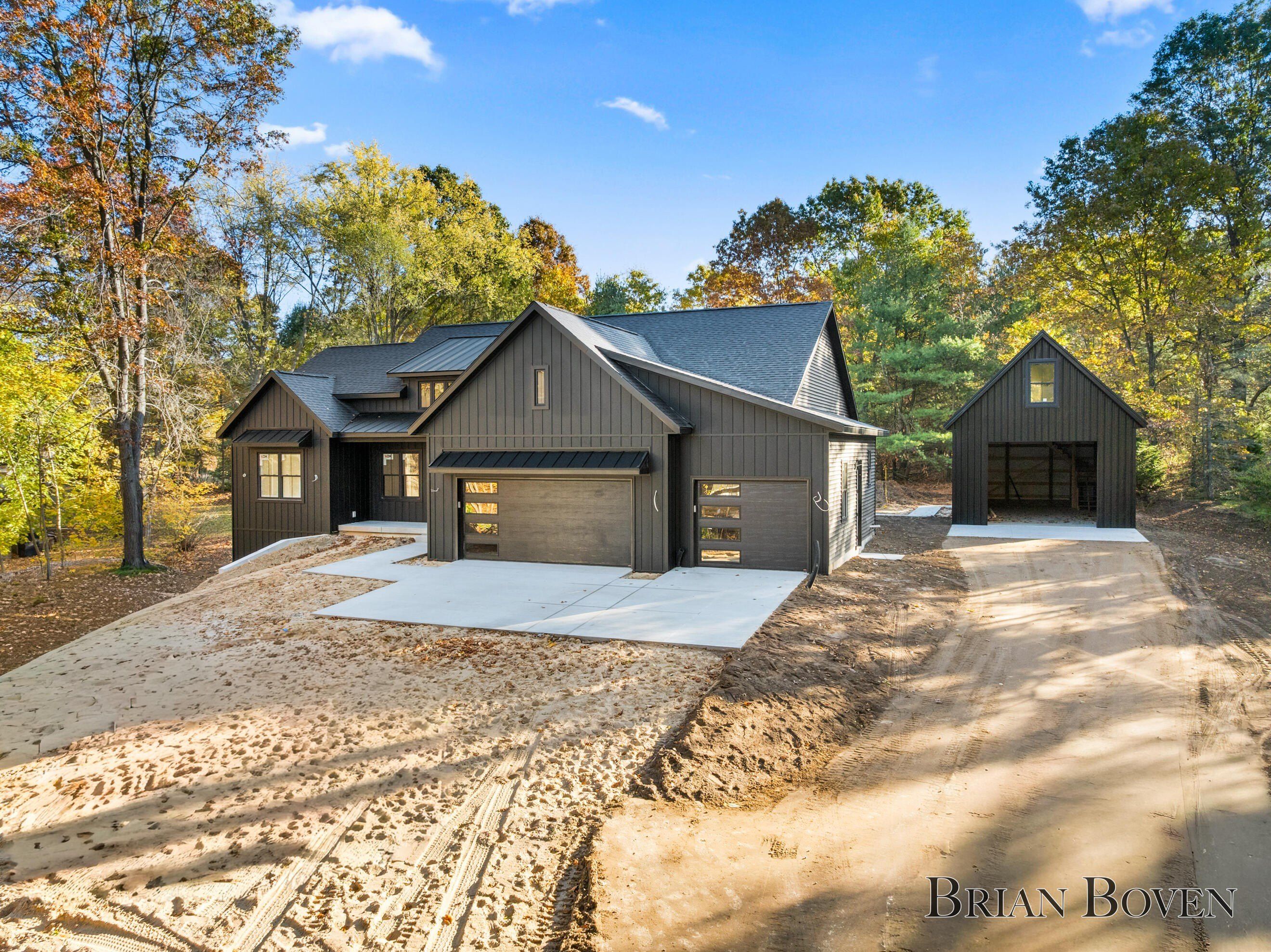 7650 Courtland Drive Ne. Rockford, MI 49341