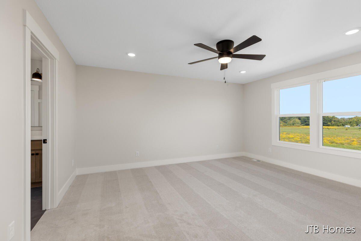 6642 Ravine Point Drive Ne. Rockford, MI 49341