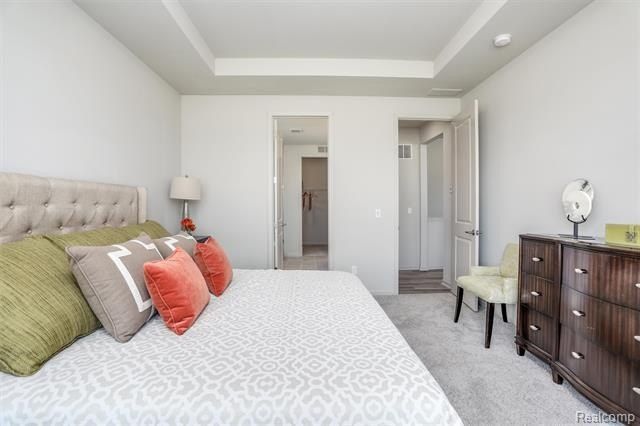 27350 Hidden Trail Lane. South Lyon, MI 48178