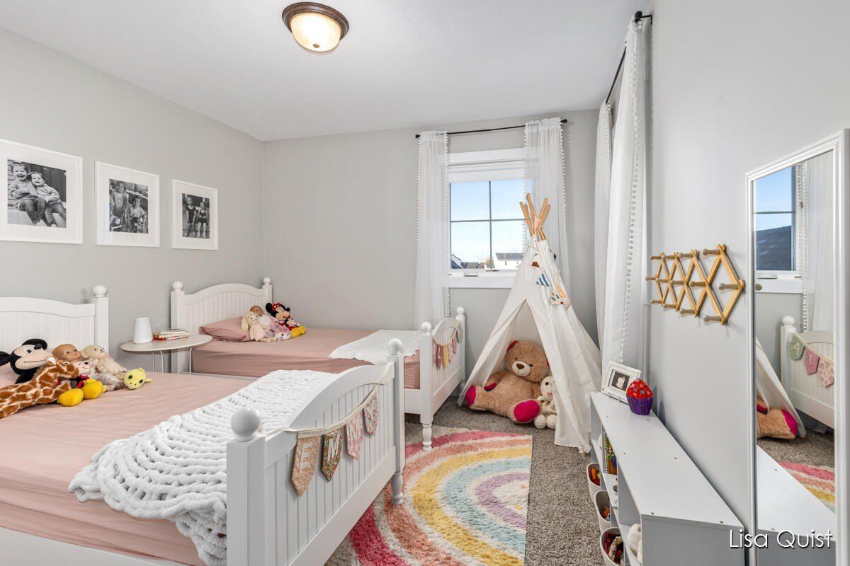 6646 Woodhill Drive Ne. Rockford, MI 49341