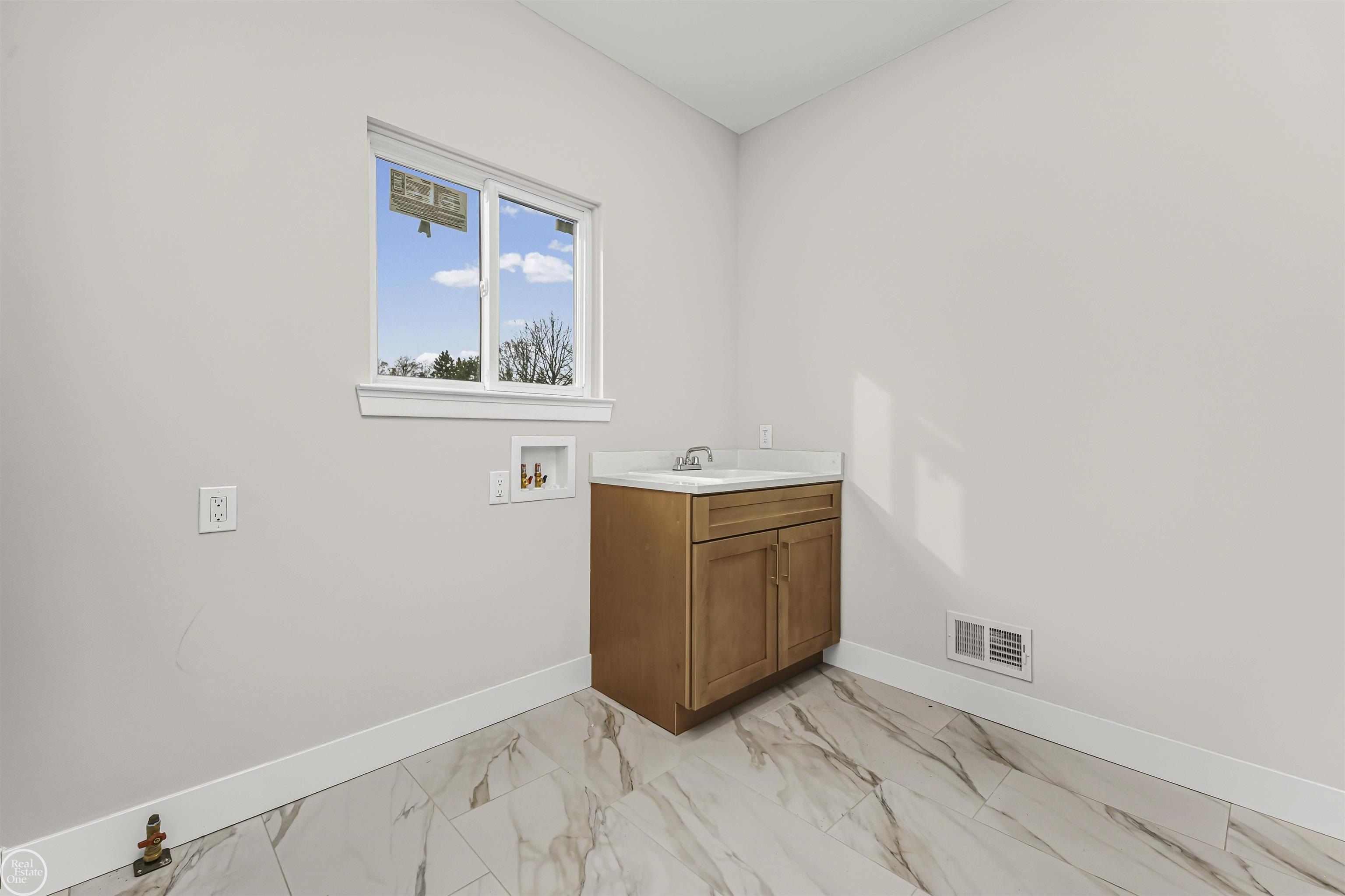 6519 Jamie. Grand Blanc, MI 48439