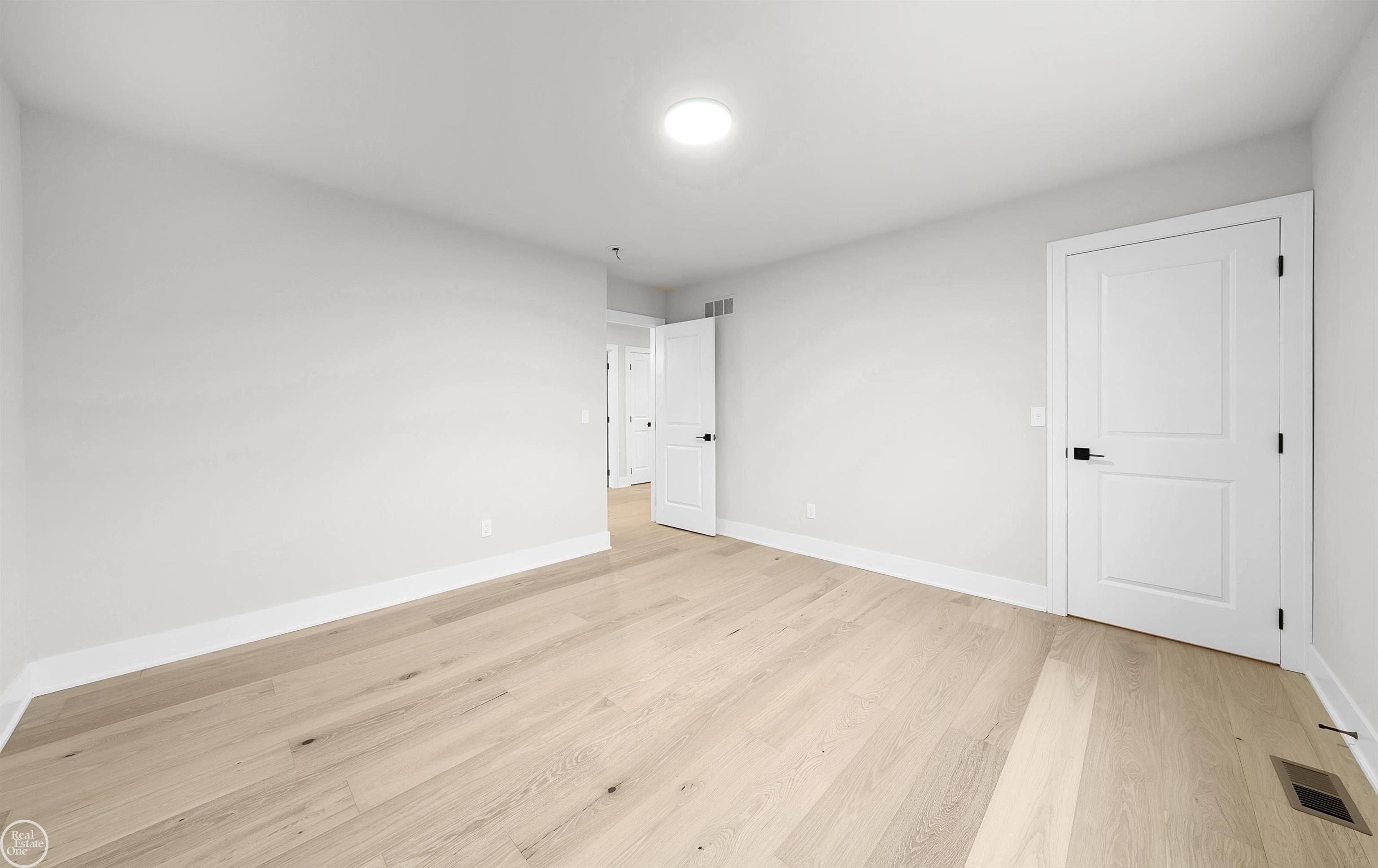 36711 N Pointe. New Baltimore, MI 48047