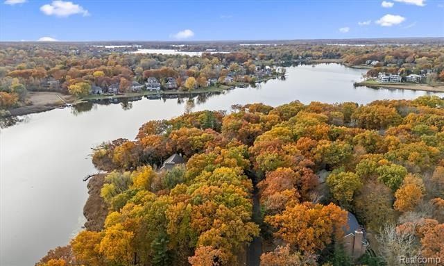 1729 Heron Ridge Drive. Bloomfield Hills, MI 48302