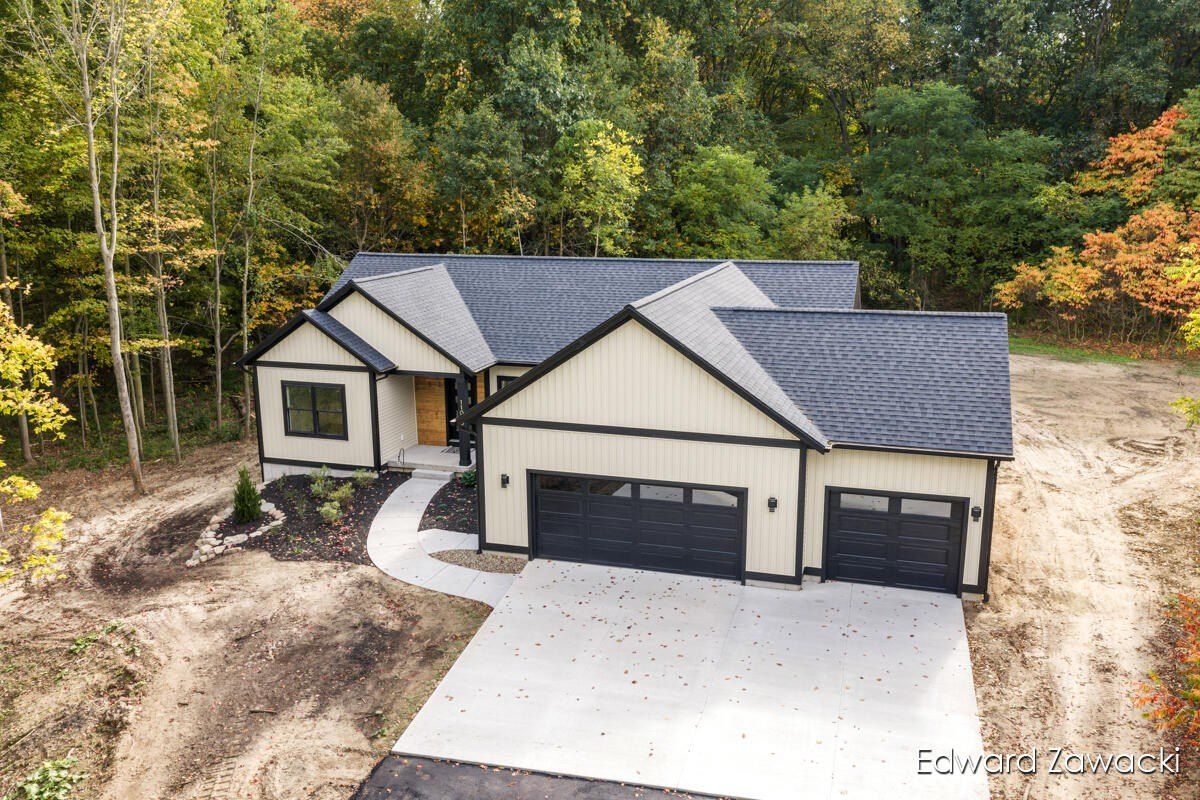 11020 Hidden Pond Drive Ne. Rockford, MI 49341