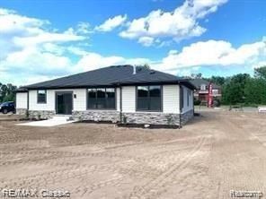 616 Buttercup Trail. Milford, MI 48381