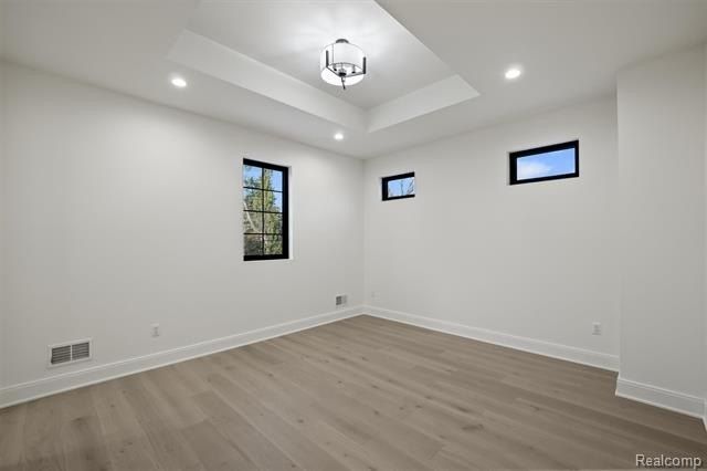 2840 Bolingbroke Drive. Troy, MI 48084