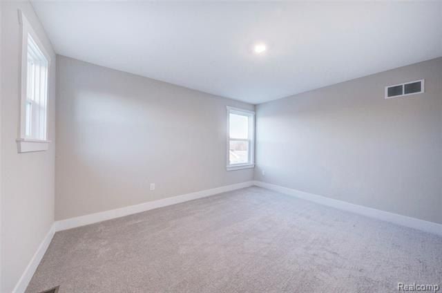 515 Round Rock. Howell, MI 48843