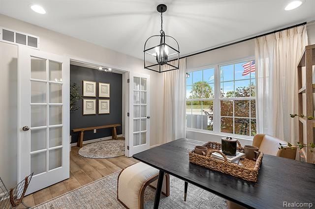 28181 Rollcrest. Farmington Hills, MI 48334