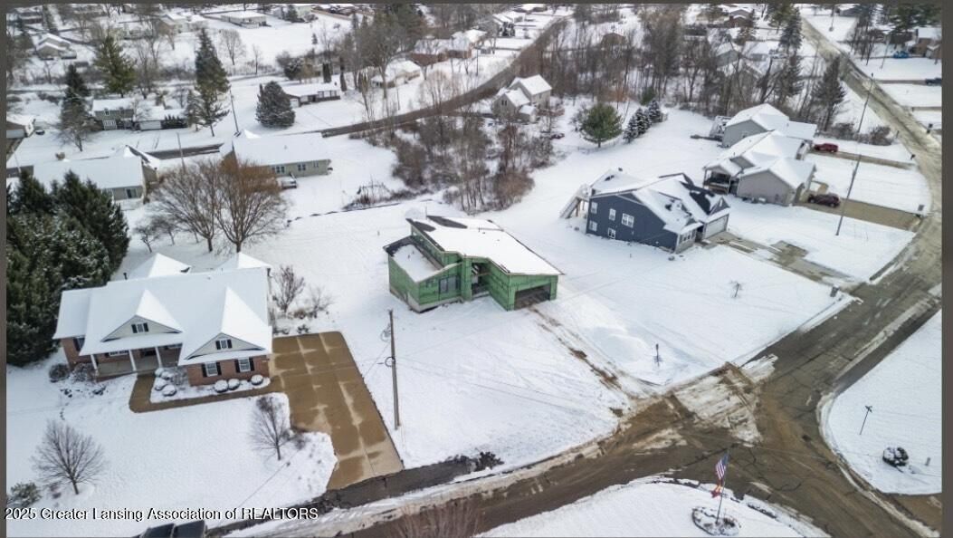 6860 W Galway Circle. Dimondale, MI 48821