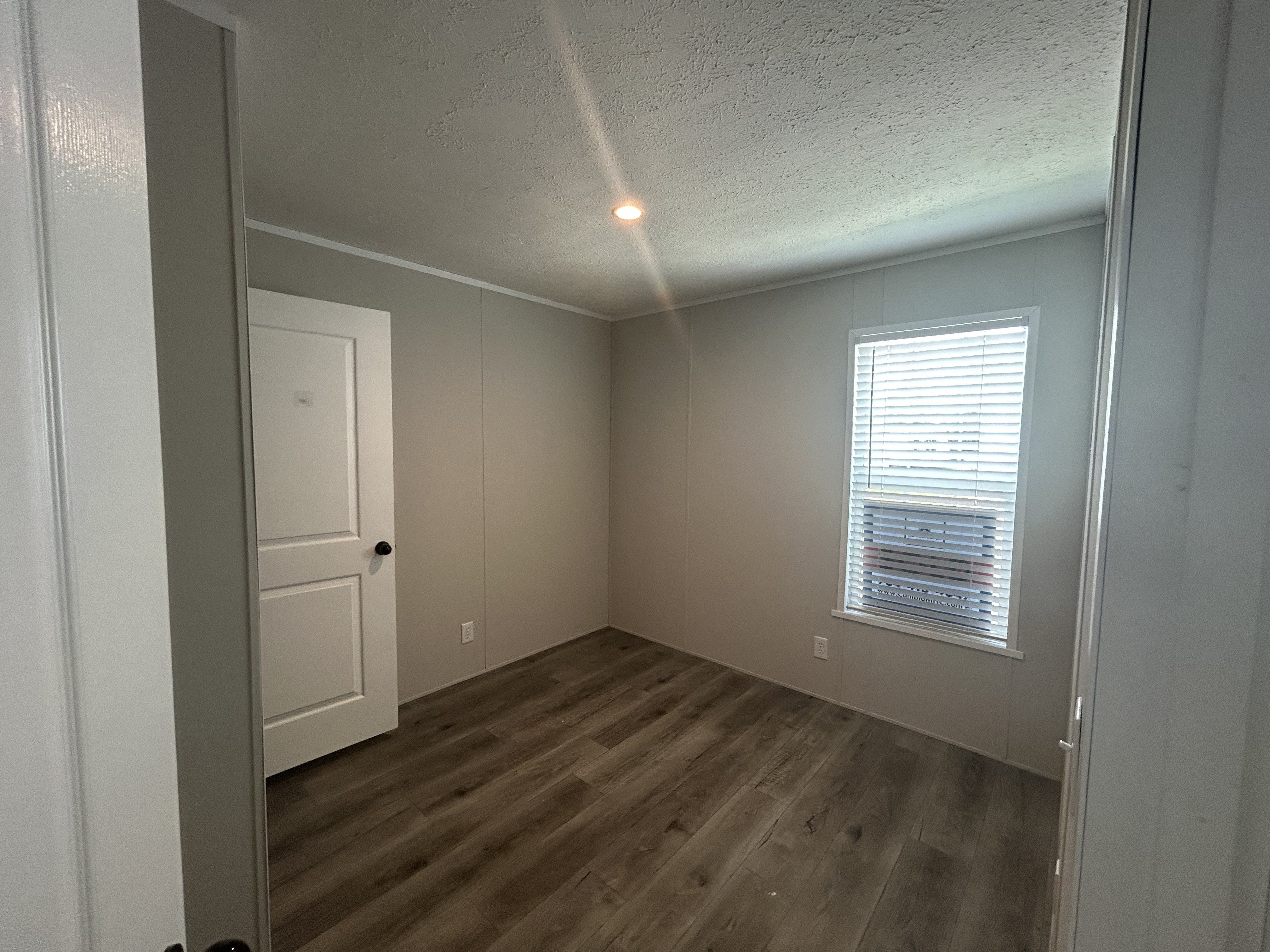 293 Wyoming. Belleville, MI 48111