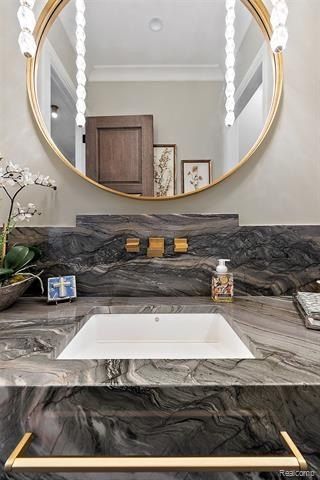 1632 Vista Drive. Oakland, MI 48363