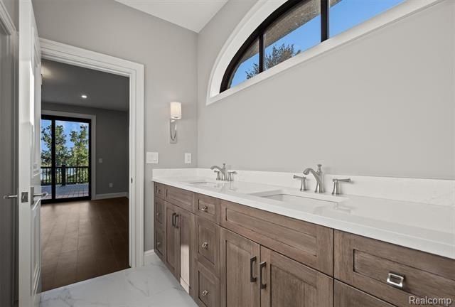 5305 Elmgate Bay Drive. Orchard Lake, MI 48324