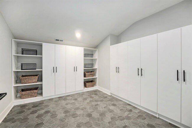 2284 Knapp Bluff Court Ne. Grand Rapids, MI 49525