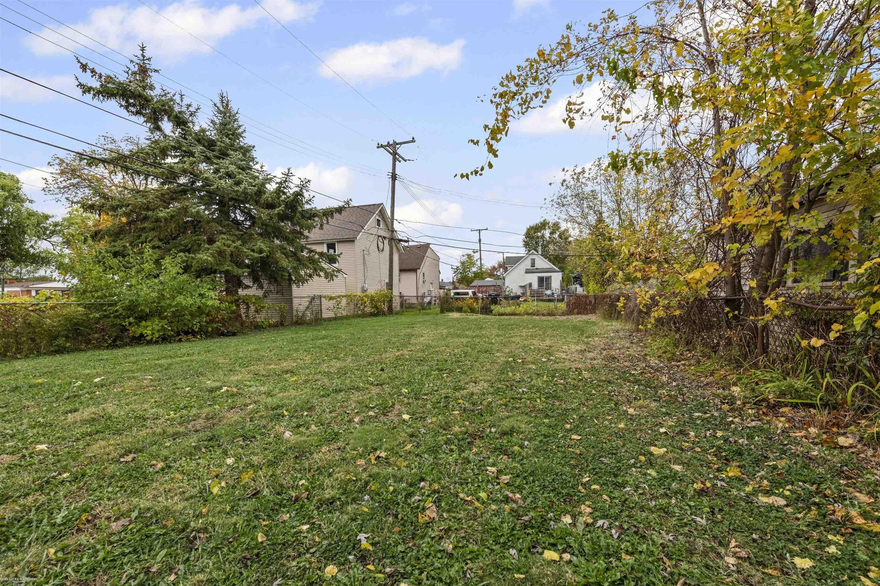 28017 Ginley. Roseville, MI 48066