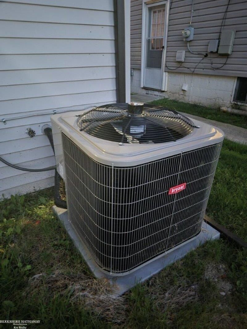 28017 Ginley. Roseville, MI 48066