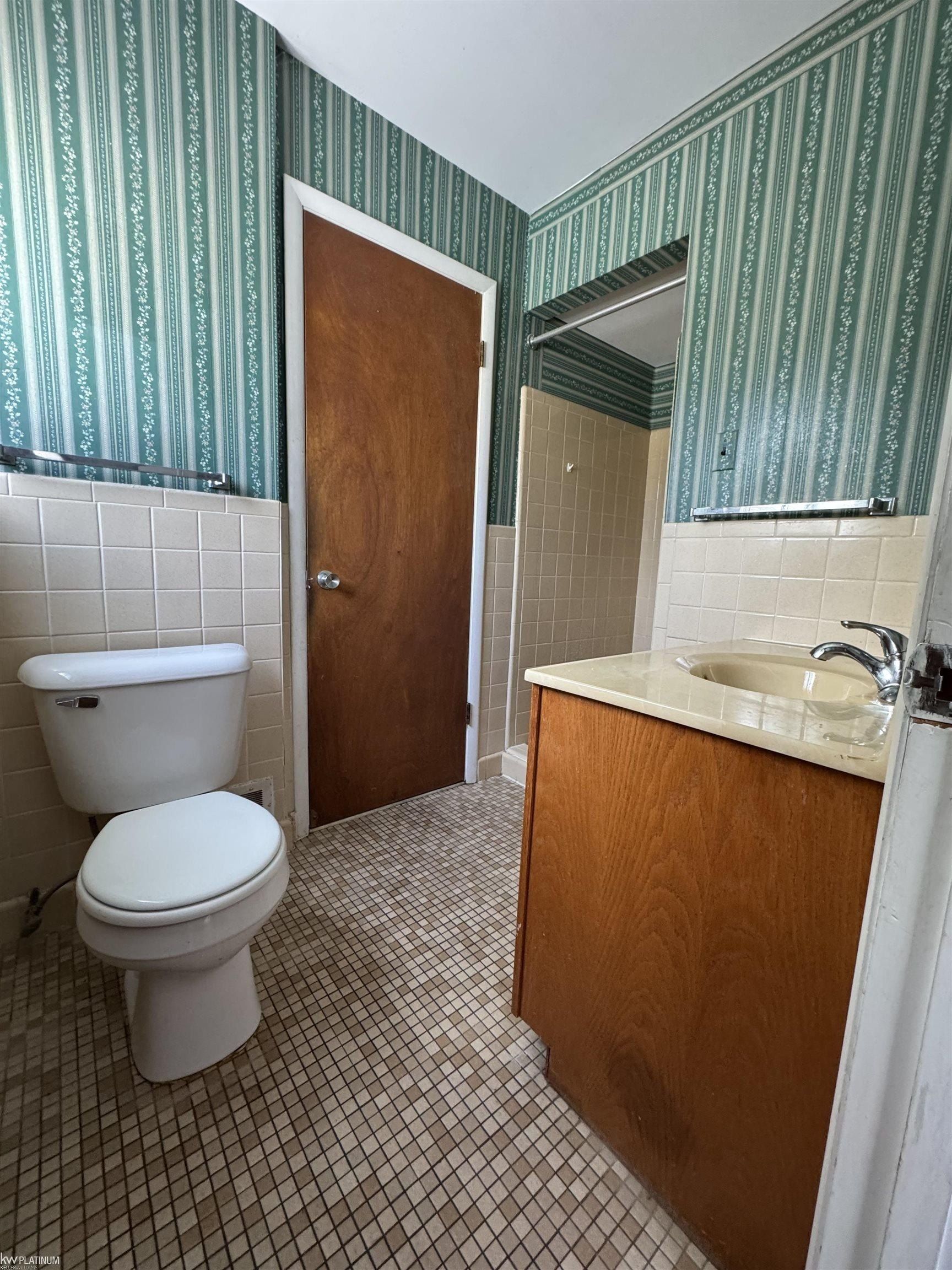 29134 Bonnie. Warren, MI 48093