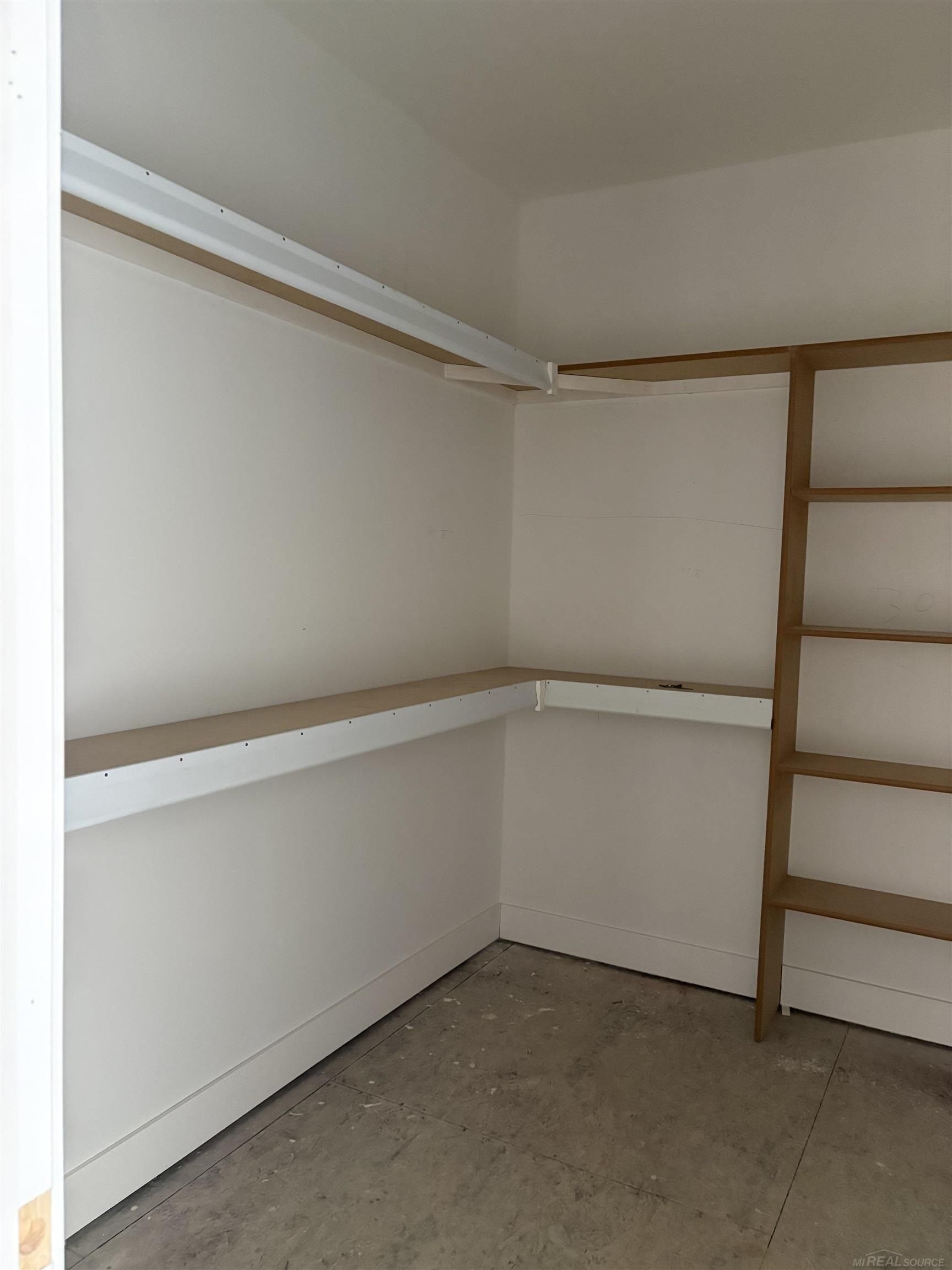 10505 Excalibur. Shelby Twp, MI 48315