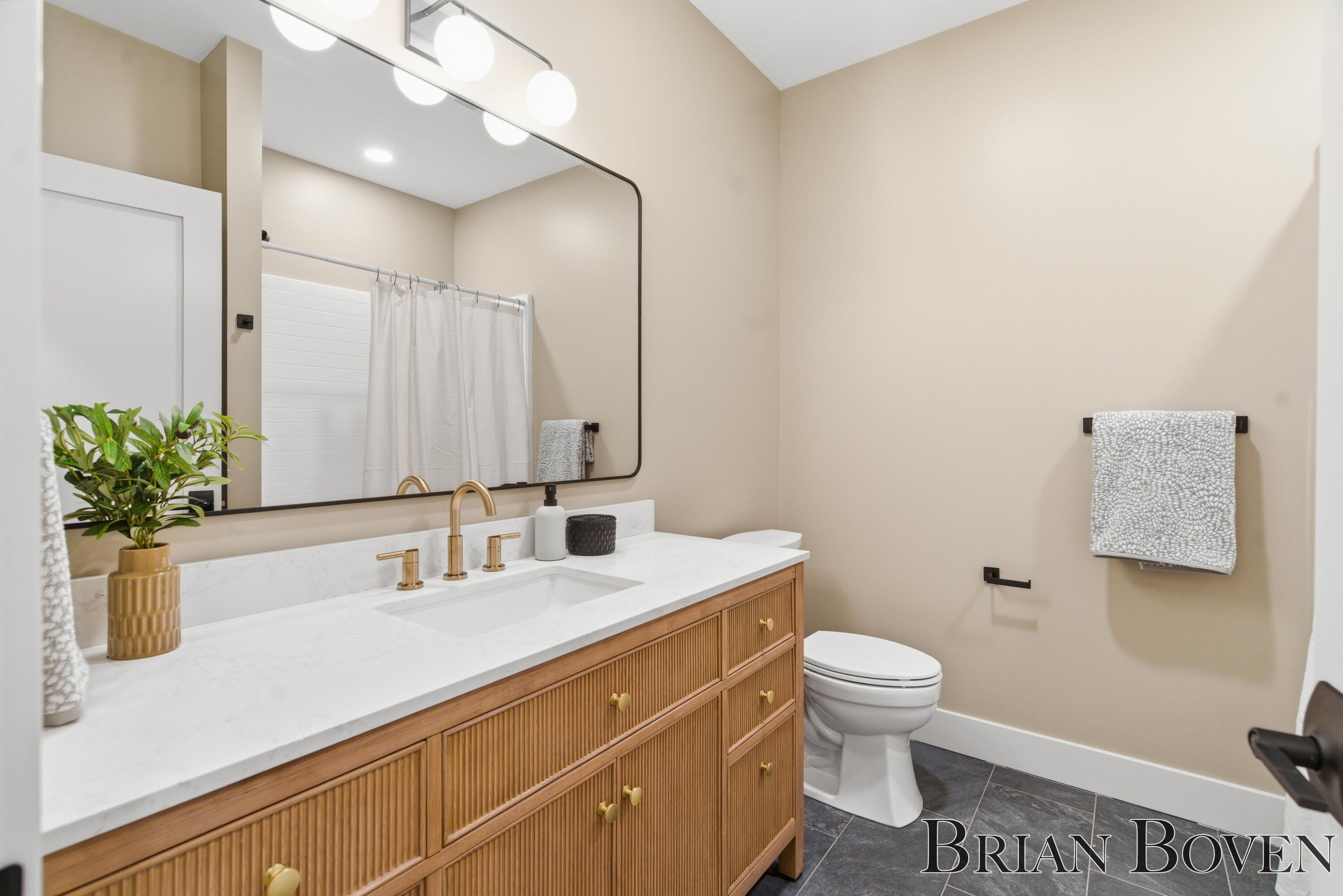 7650 Courtland Drive Ne. Rockford, MI 49341