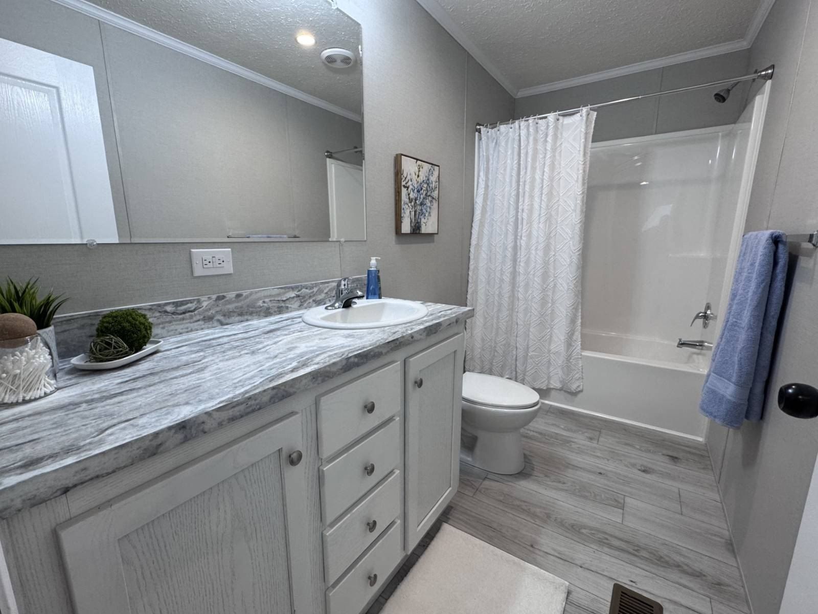 1248 Upper Lucy. Jackson, MI 49203