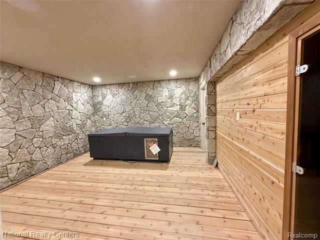 42501 Clemons Drive. Plymouth, MI 48170