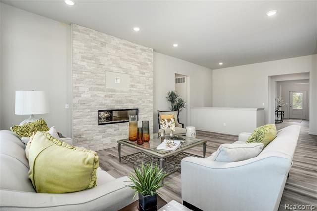 2352 Provencal Drive. Commerce Twp, MI 48382