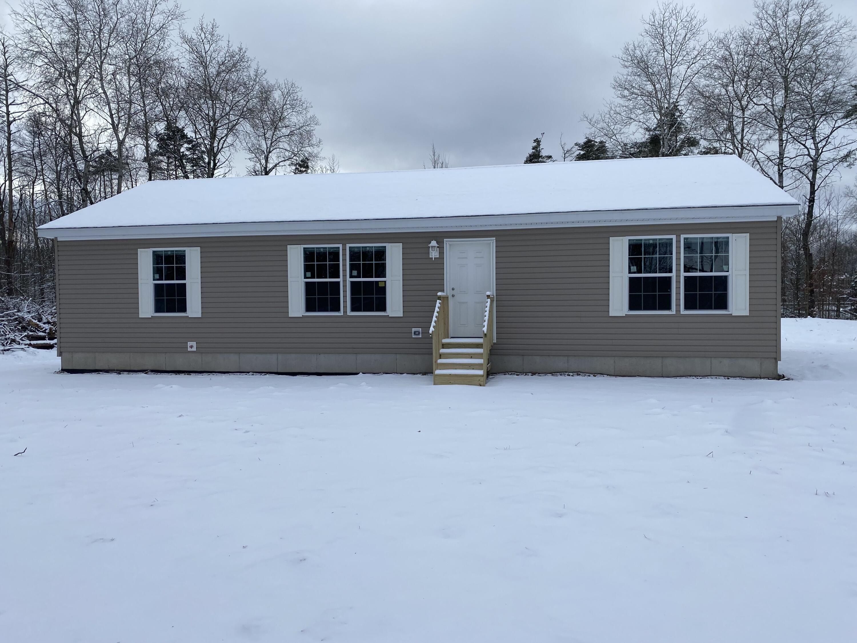 129 W 9Th Street. Morley, MI 49336