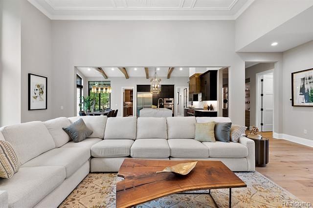 4995 Saddleridge Trail. Ann Arbor, MI 48105