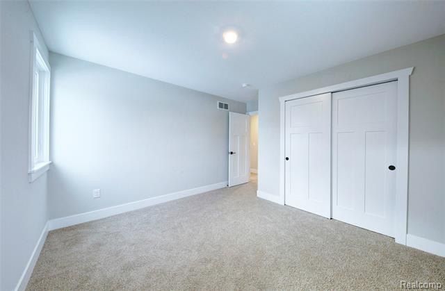 Round Rock Dr. Howell, MI 48843