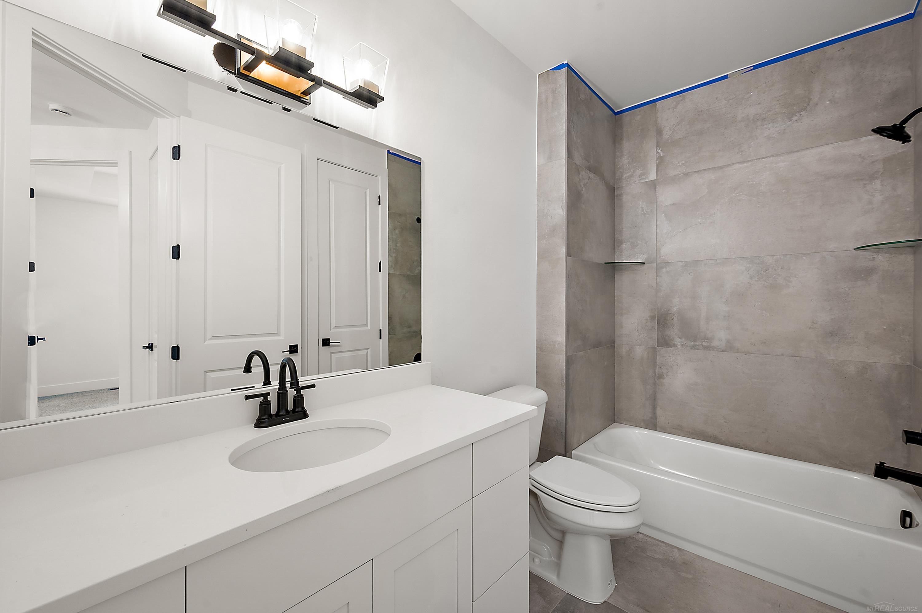 5872 Willow Grove. Troy, MI 48085