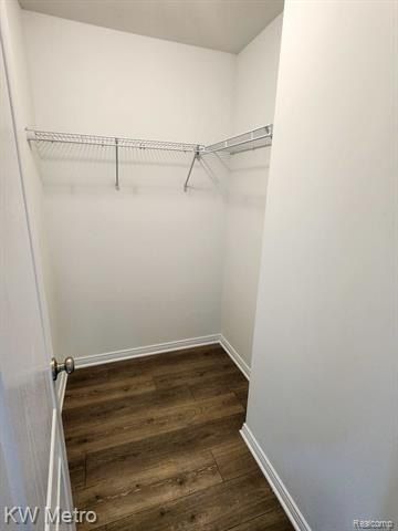 195 Whispering Pines Drive. Fenton, MI 48430