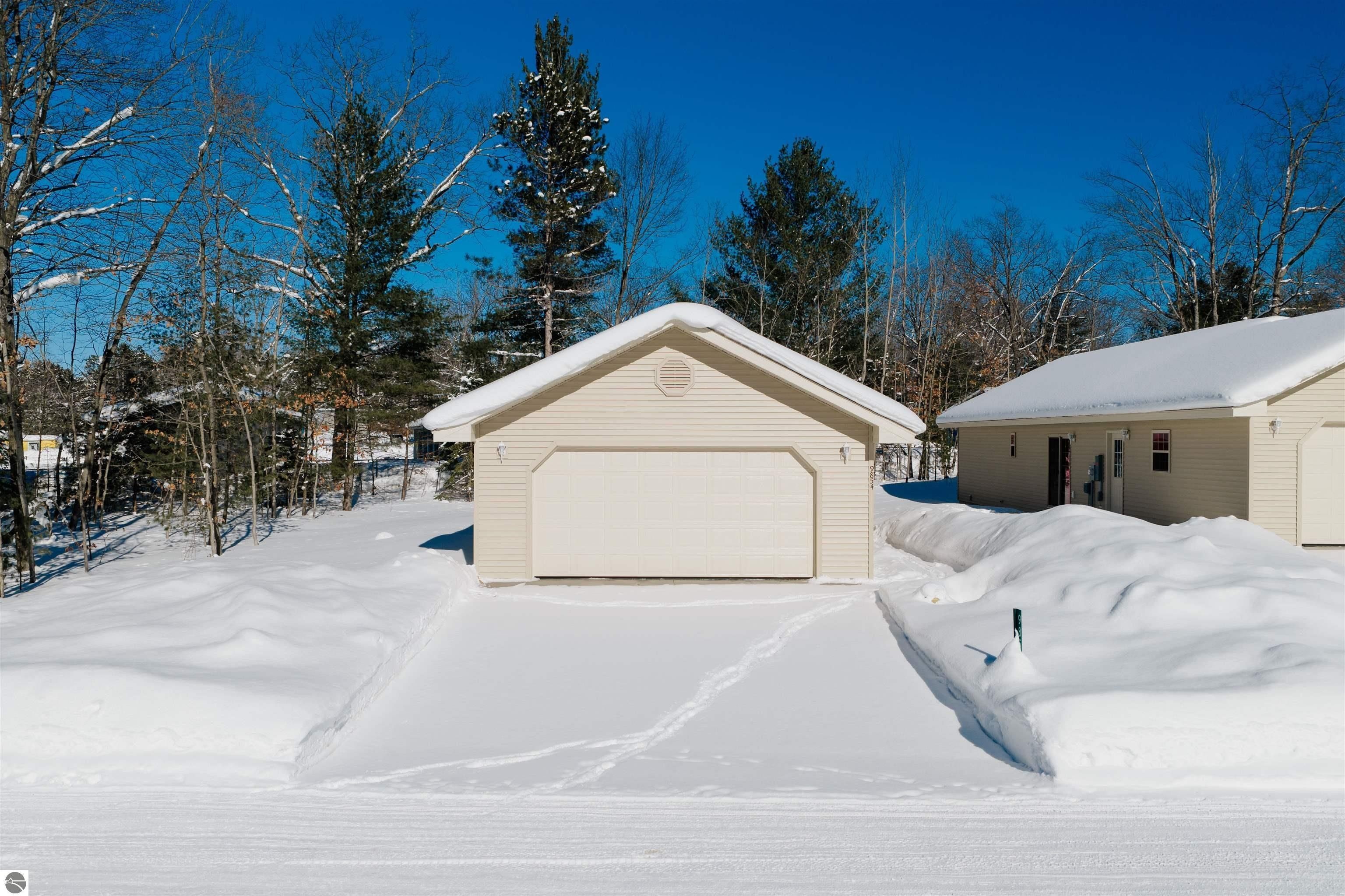 9854 Deer Track Court. Interlochen, MI 49643