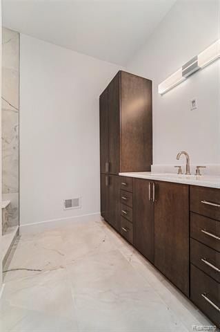 2775 Verona Way. Milford, MI 48381