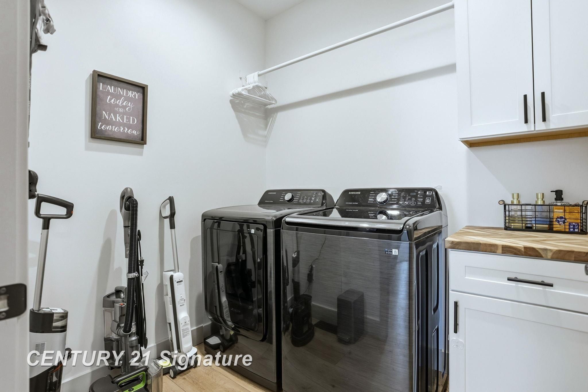 Oakhill Drive. Freeland, MI 48623