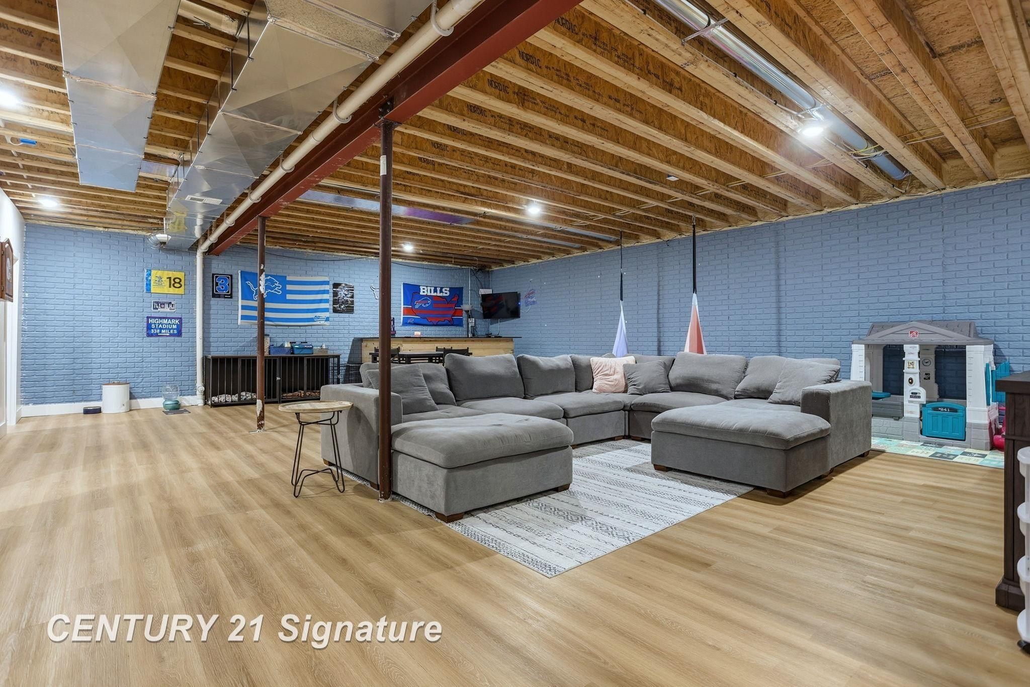 8442 Oakhill Drive. Freeland, MI 48623