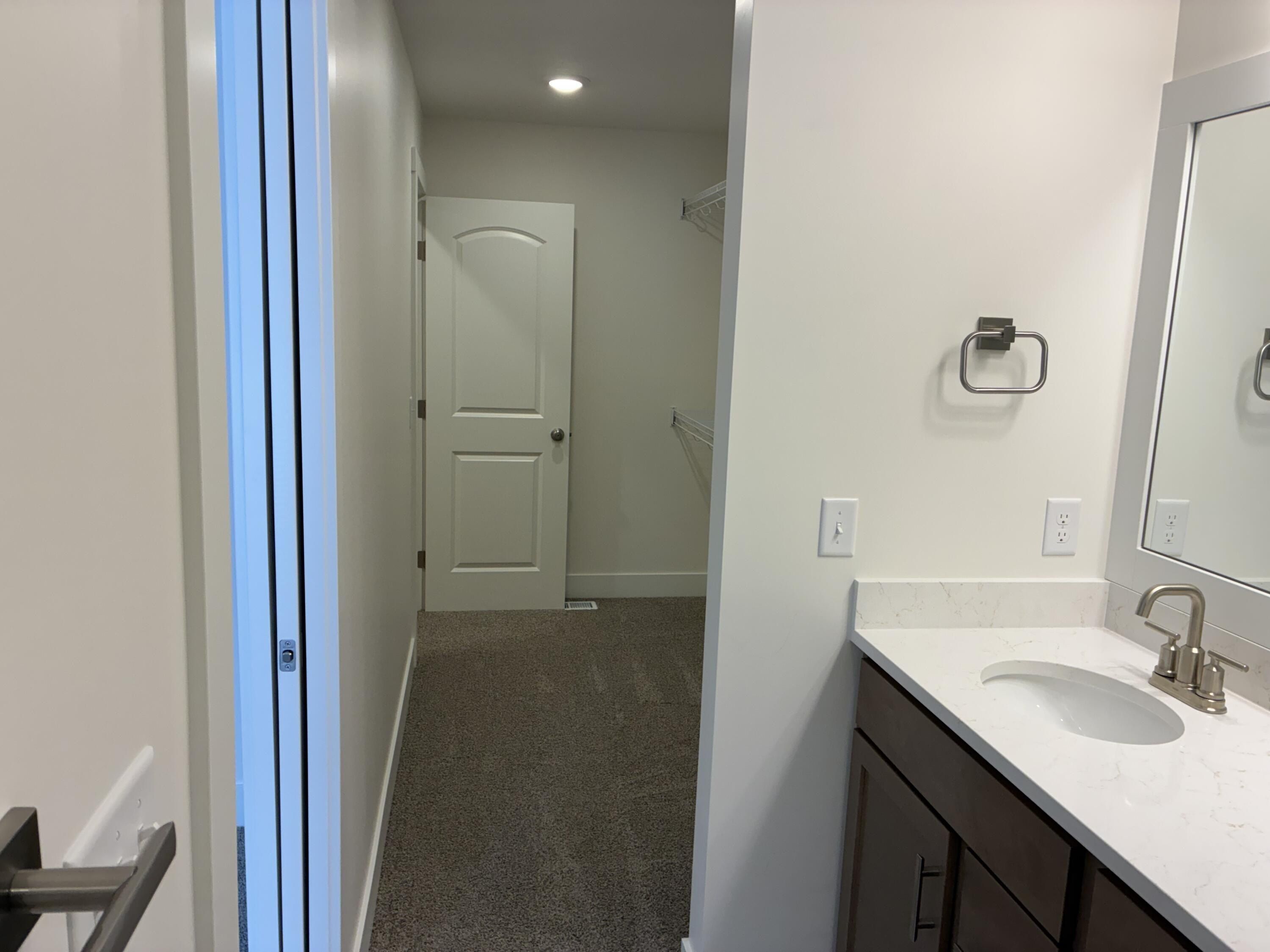 Glenburn Drive Unit. Grand Haven, MI 49417