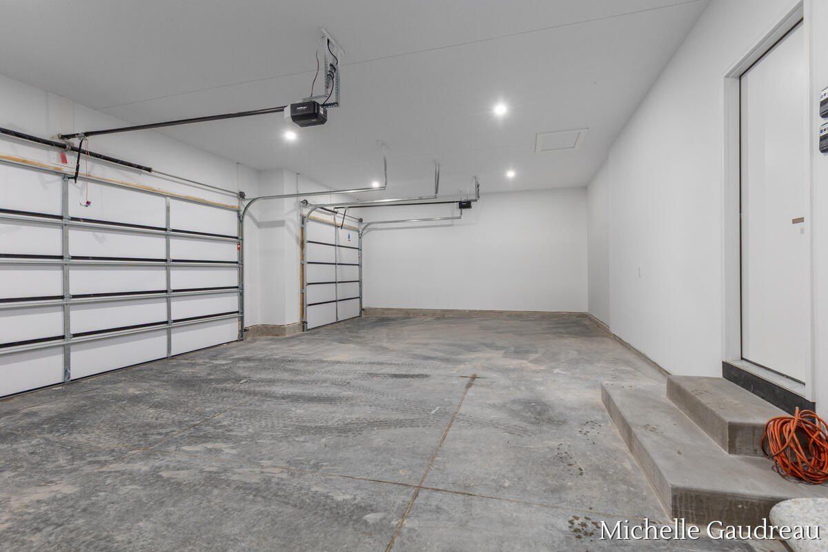 Leaf Lane. Freeport, MI 49325