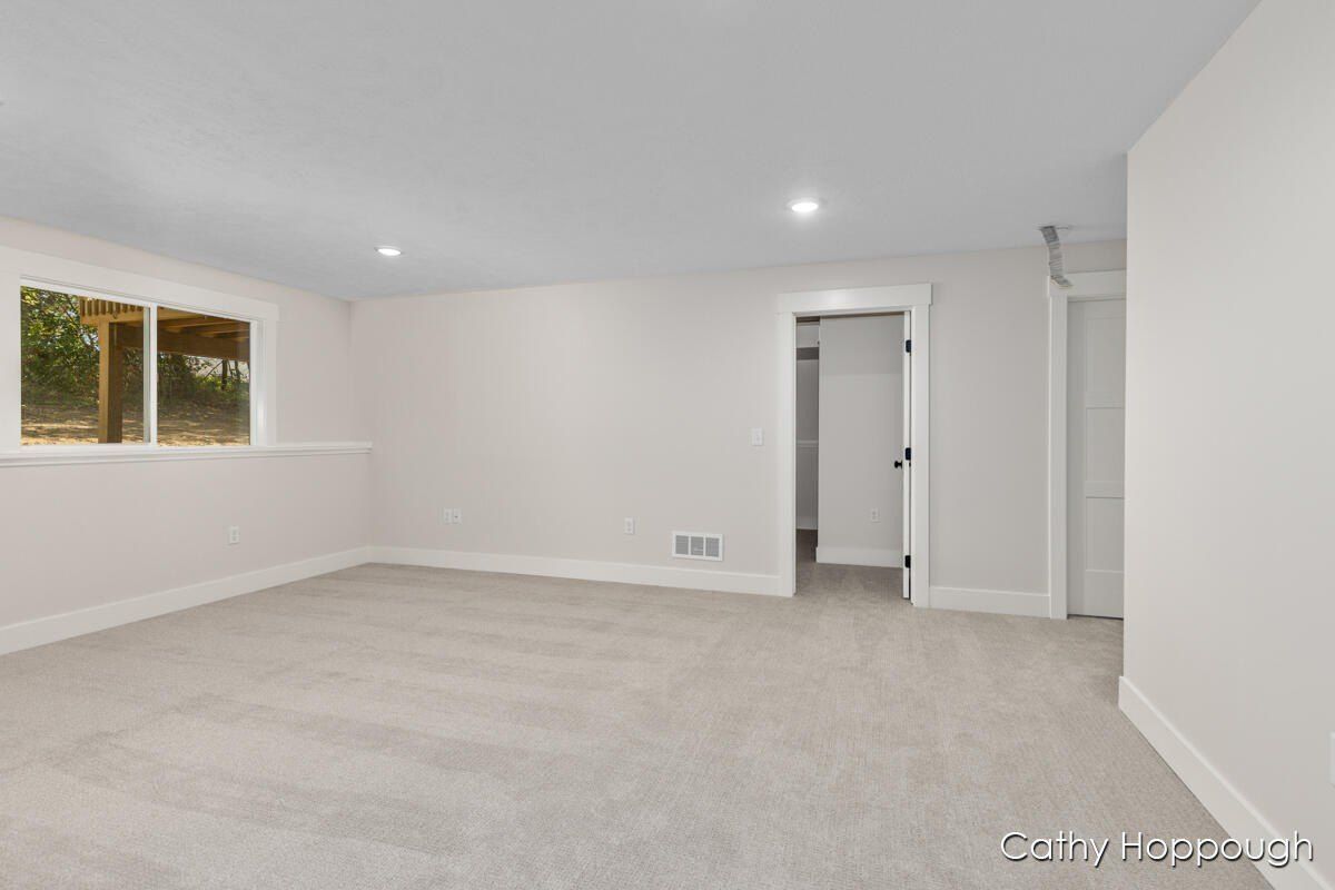 1978 Aspen Valley Lane. Ionia, MI 48846