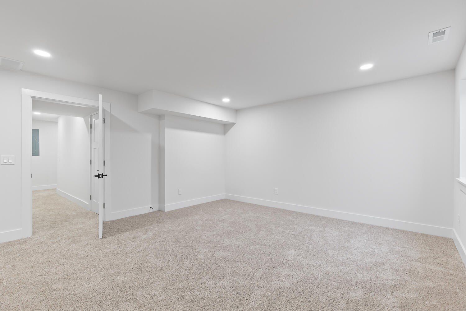 2513 Clinton Way. Jackson, MI 49201