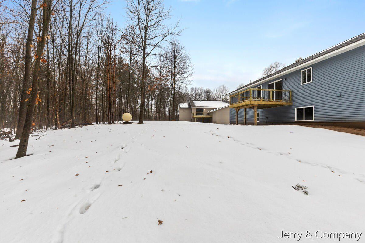 911 Apple Ridge Court. Allegan, MI 49010