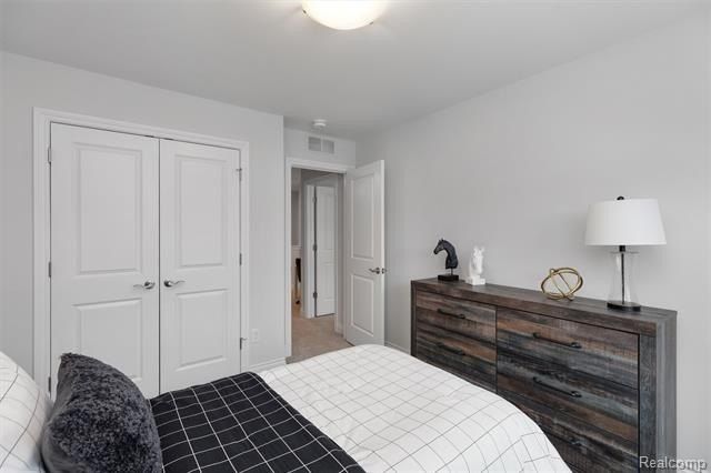 803 Balmoral Ln. Troy, MI 48085