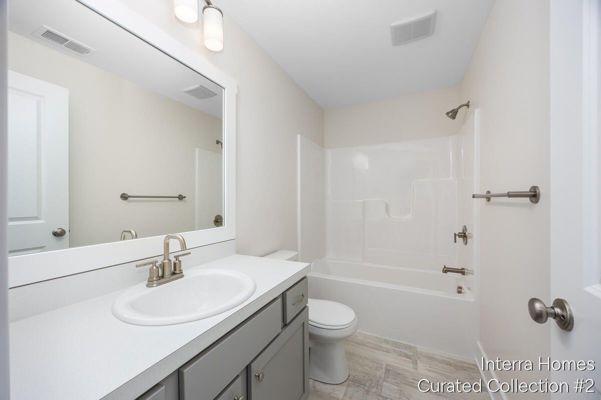 2835 W Cobblestone Court Se Unit 15. Kentwood, MI 49512