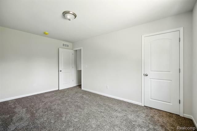 5740 Copper Tree Park. Waterford, MI 48327