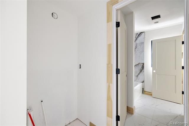 1368 Bennaville Avenue. Birmingham, MI 48009