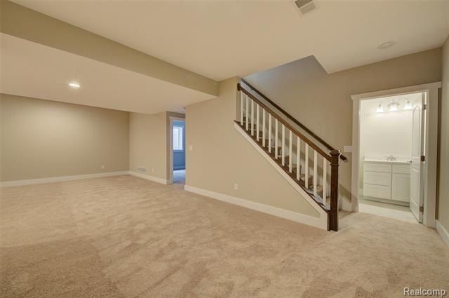 601 Birkdale. Howell, MI 48843