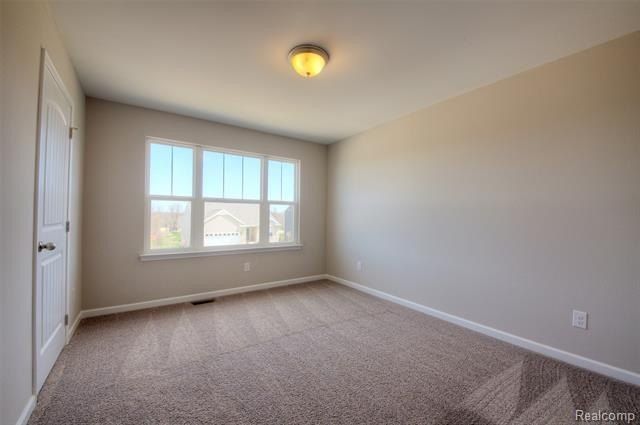 639 Round Rock  Moh83. Howell, MI 48843